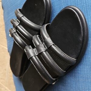OluKai Tiare Faux-Leather Slides Sandals Black, White Contrast Stitch Detail Sz8